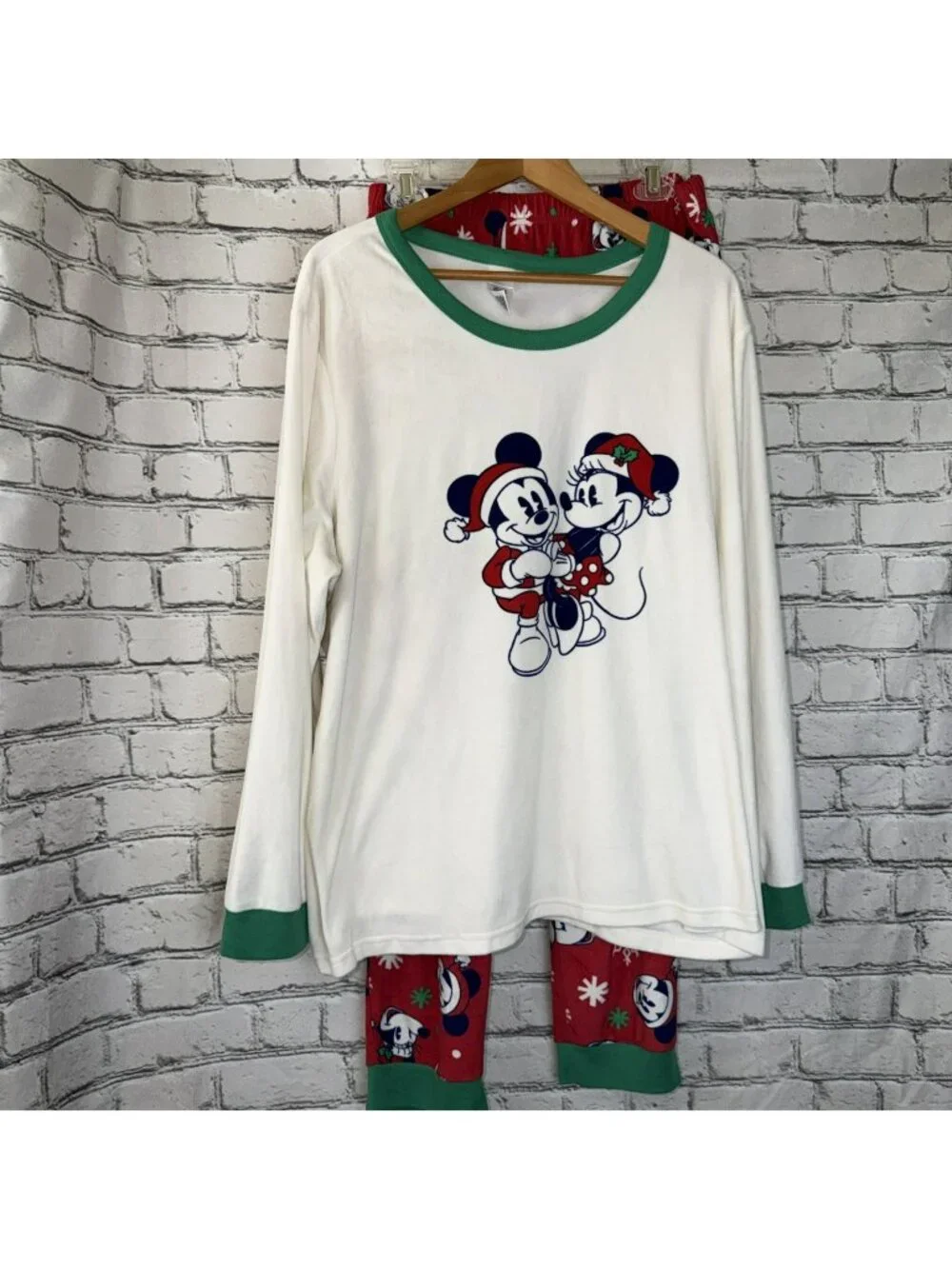 Disney Mickey Mouse 2 Piece Pajama Set Women Sz 2X Soft Christmas Holiday PJs - Picture 1 of 16